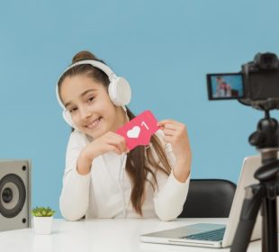 Bezpieczeństwo dzieci w sieci i standardy wiekowe na platformach społecznościowych